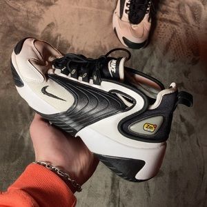 Mens Nike Zoom 2000s Size 7.5